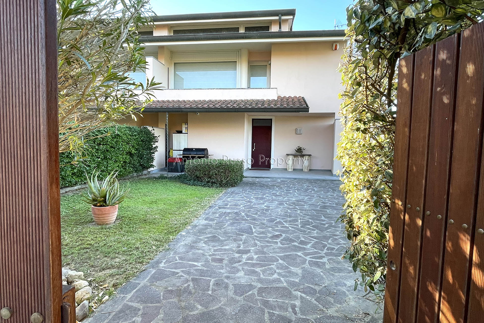 /api/file/public/264924/27973