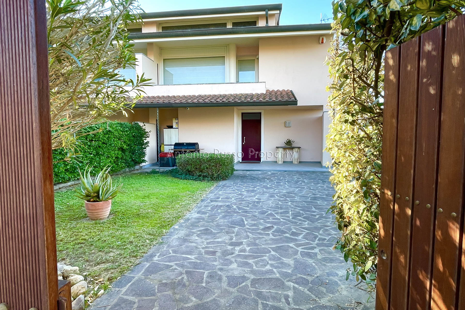 /api/file/public/265186/29724