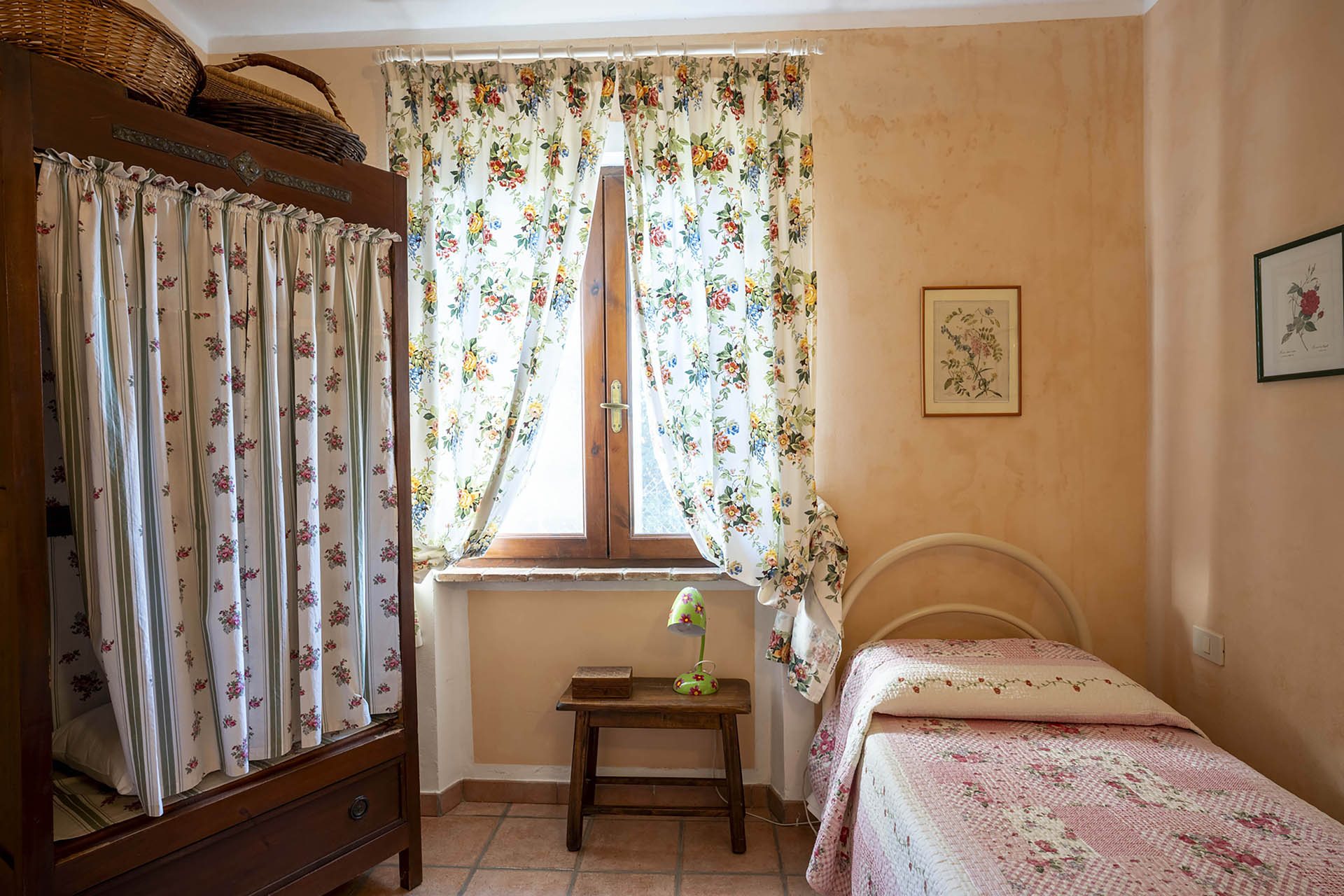 /api/file/public/265558/32209