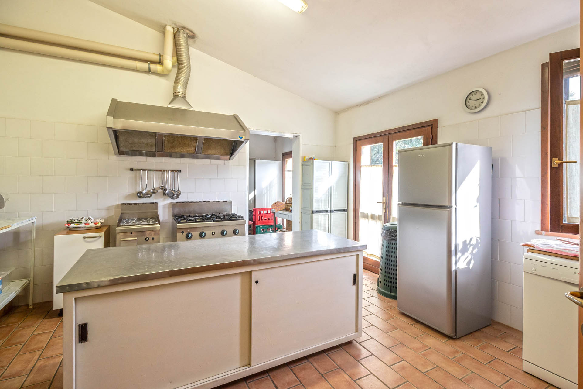 /api/file/public/265561/32048